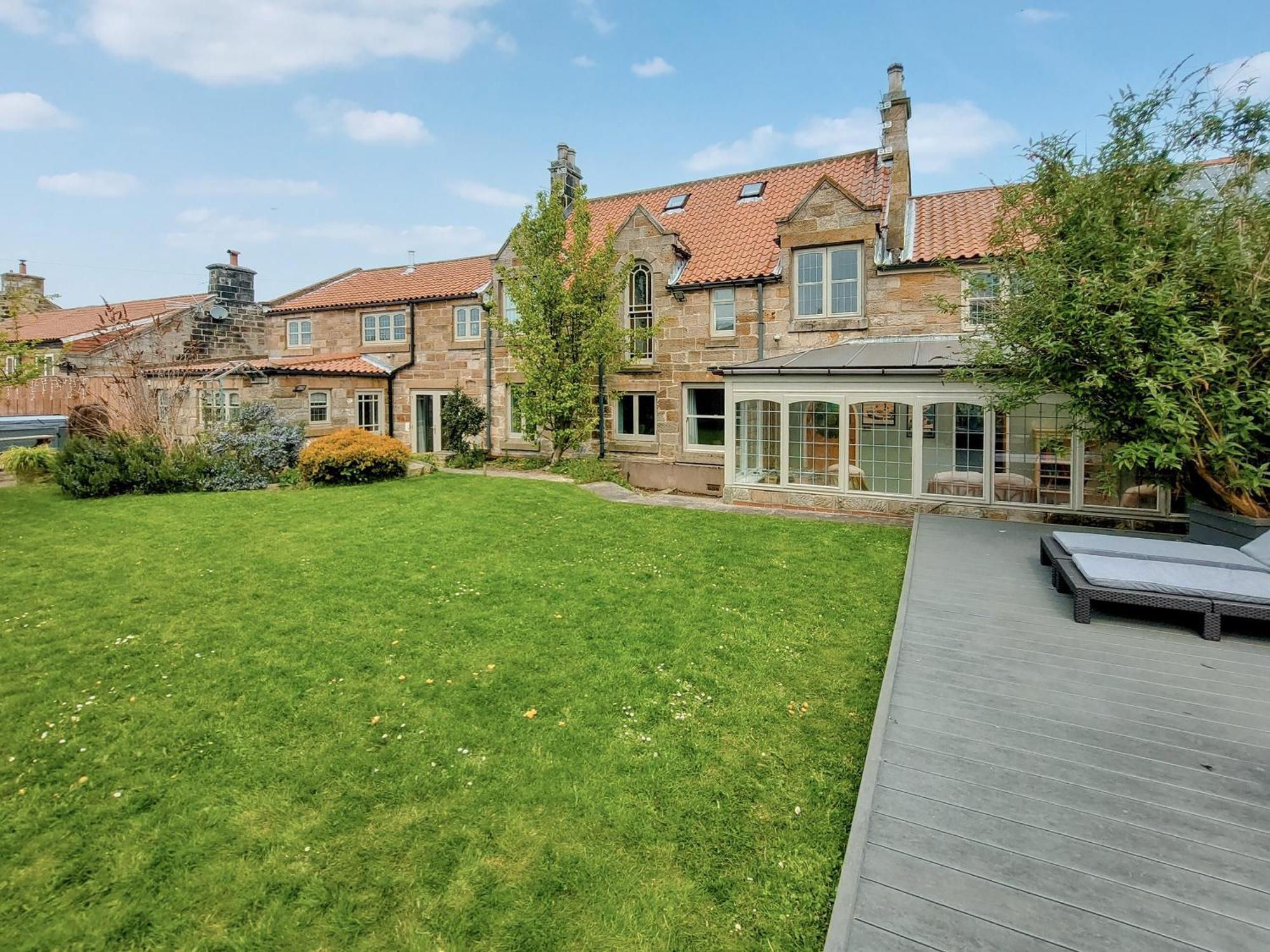 Oakridge Villa Hinderwell Bagian luar foto